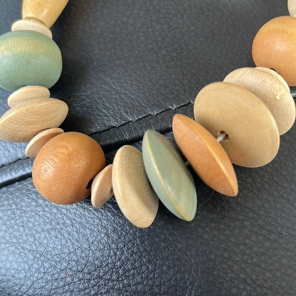 Wood beaded 1980’s‎ necklace